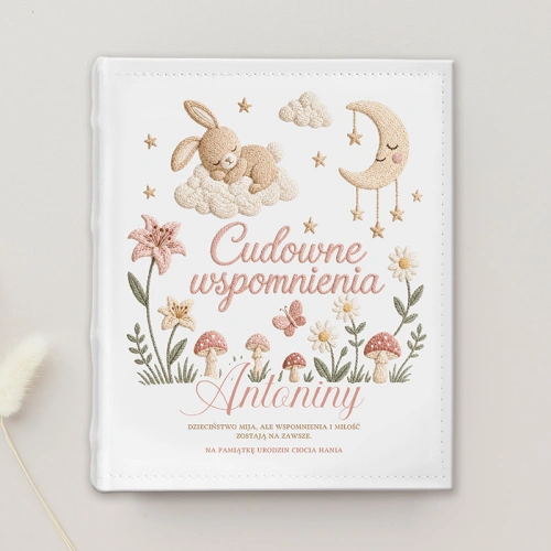 Personalizowany album na zdjęcia dla dziewczynki z króliczkiem i imieniem.