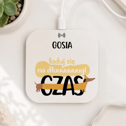 Personalizowana ładowarka indukcyjna dla miłośniczki psów z imieniem i grafiką jamnika, zabawny prezent dla psiary