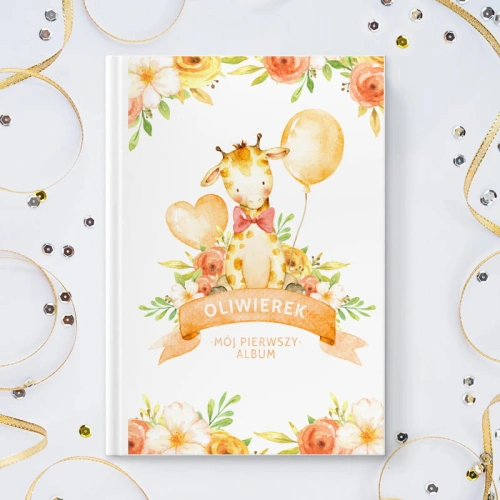 ALBUM prezent na roczek chłopca z IMIENIEM Żyrafa A5