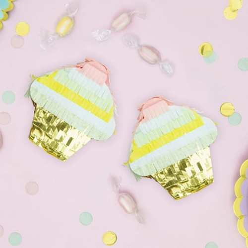 Piniata muffinka super podziękowanie dla gości. Umieść w kolorowej babeczce cukierki i podaruj dzieciom.