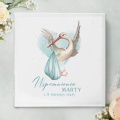Album na zdjęcia z kolekcji Bociankowe Błękitne. Piękny prezent na Baby Shower udekorowany jest grafiką bociana i niebieską kolorystyką.