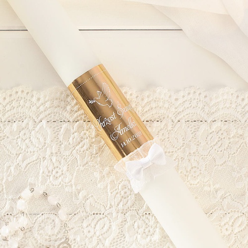 Gromnica z personalizacją idealnie sprawdzi się jako pamiątka Chrztu Świętego. Personalizowana świeca idealnie sprawdzi się jako niezbędny dodatek na Chrzest.