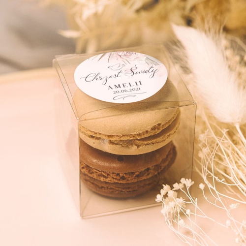 Pudełeczka kwadratowe na prezenciki dla gości, przezroczyste z personalizowaną etykietą z kolekcji Natural.