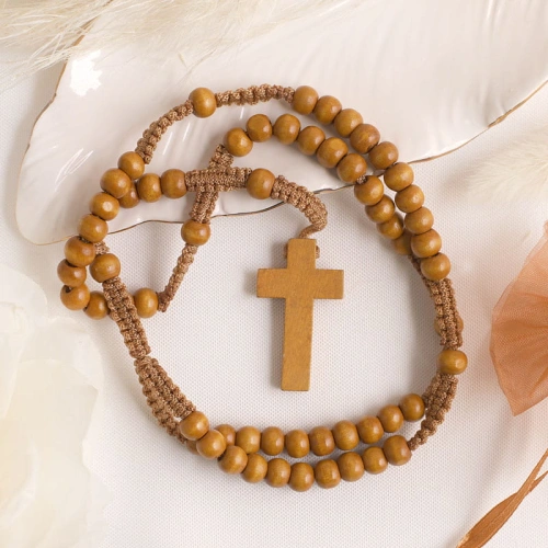 RÓŻANIEC drewniany z plecionym sznurkiem komunijny w woreczku