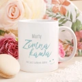 Kubek z zabawnym napisem na baby shower. Idealnie pasuje jako upominek dla przyszłej mamy.