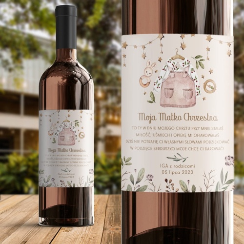 Etykieta na wino na prezent dla matki chrzestnej. Upominek w stylu boho od dziewczynki.