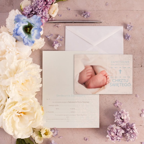 zaproszenie-chrzest-niebieskie-stopki-chlopiec.jpg