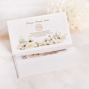 Czy kopertę z pieniędzmi na komunię należy podpisać?